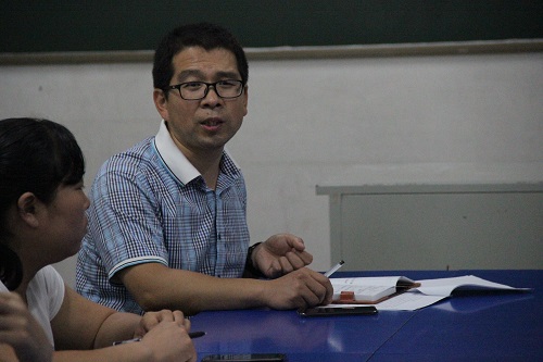 侯俊华副院长主持会议并讲话