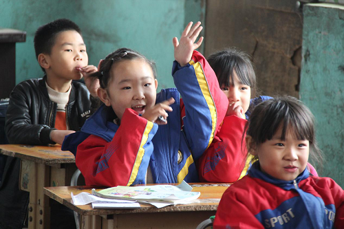 学生认真回答问题